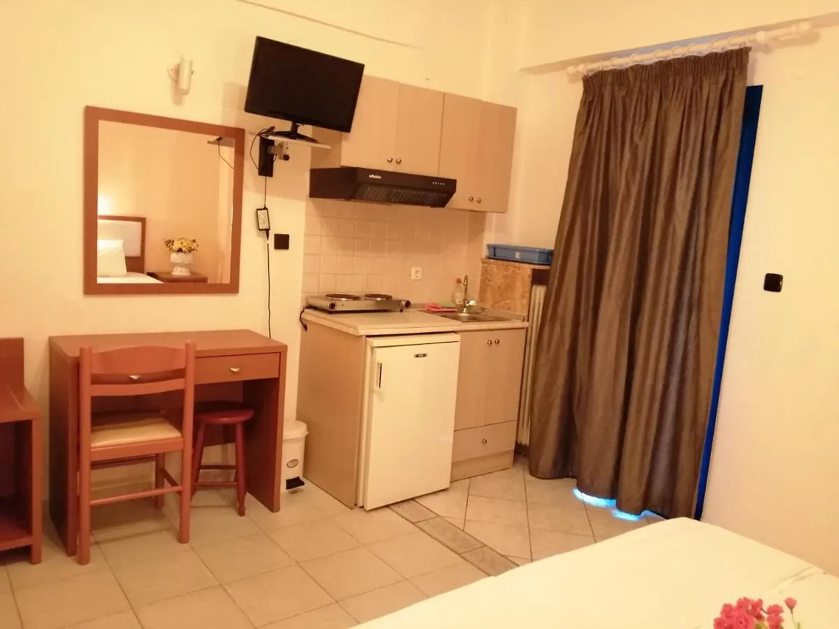 Hotel Eleni Paralia Dionisiou 2*,